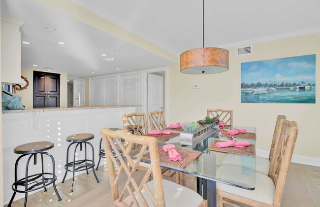 Oceanfront w/ Pool + Beach Access & Balcony View 312 B Shipwatch by Avantstay - Foto 6