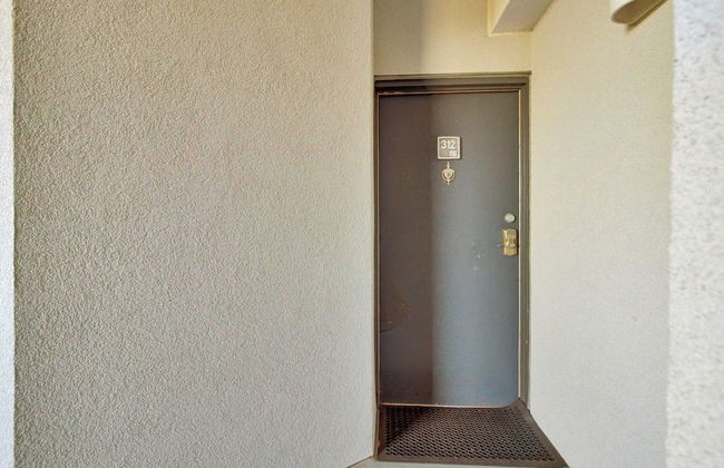 Oceanfront w/ Pool + Beach Access & Balcony View 312 B Shipwatch by Avantstay - Foto 30