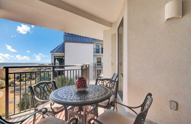 Oceanfront w/ Pool + Beach Access & Balcony View 312 B Shipwatch by Avantstay - Foto 1