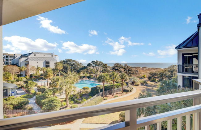 Oceanfront w/ Pool + Beach Access & Balcony View 312 B Shipwatch by Avantstay - Foto 2