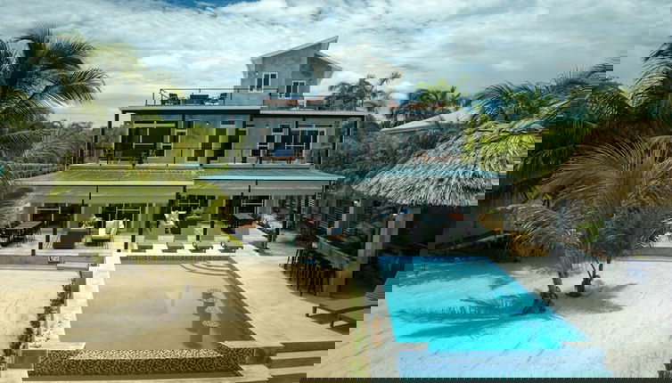 Foto 1 - Conmigos 6 Bedroom Beachfront Villa