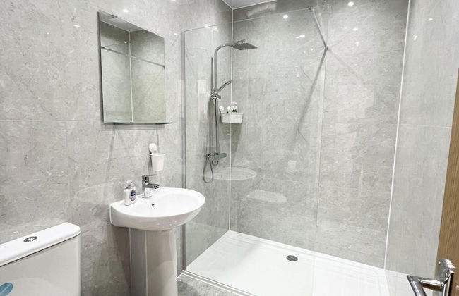 City Escape in Newcastle - 2 Bedroom Apartment - Photo 11