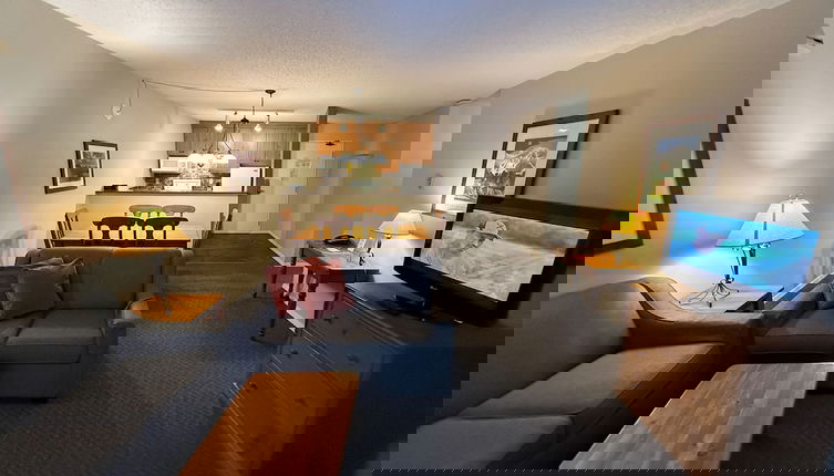 Foto 1 - Tantalus #405 - 2BD
