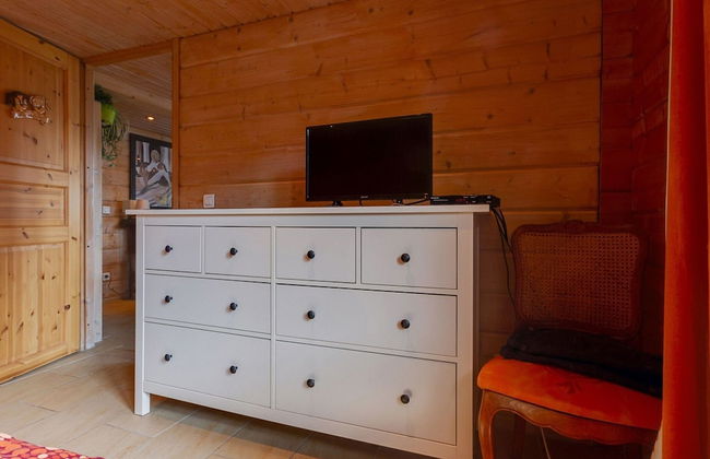 Riverside Chalet Retreat - Photo 5