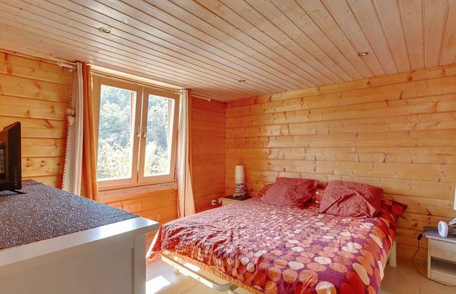 Riverside Chalet Retreat - Photo 8