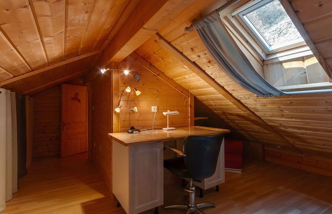 Riverside Chalet Retreat - Photo 10