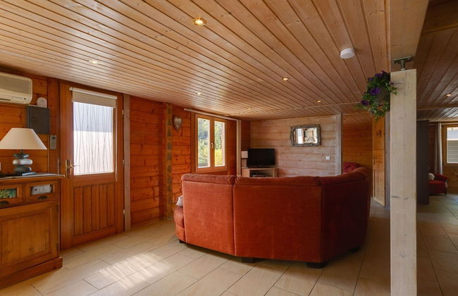 Riverside Chalet Retreat - Photo 16