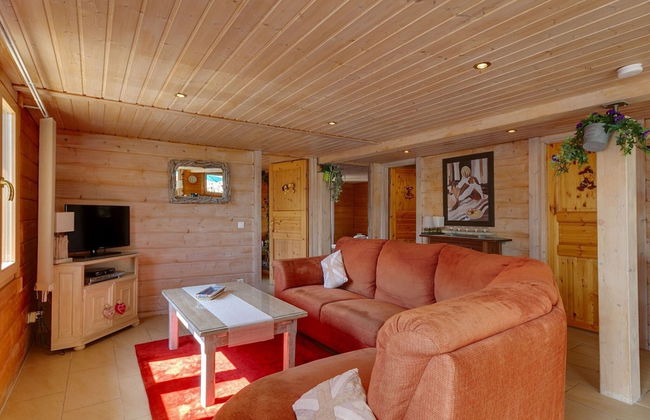 Riverside Chalet Retreat - Photo 17