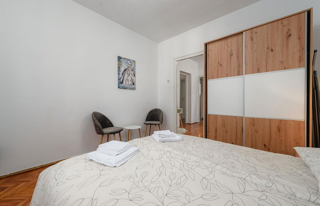 Pretty Apartment Near Golf Course - Photo 4