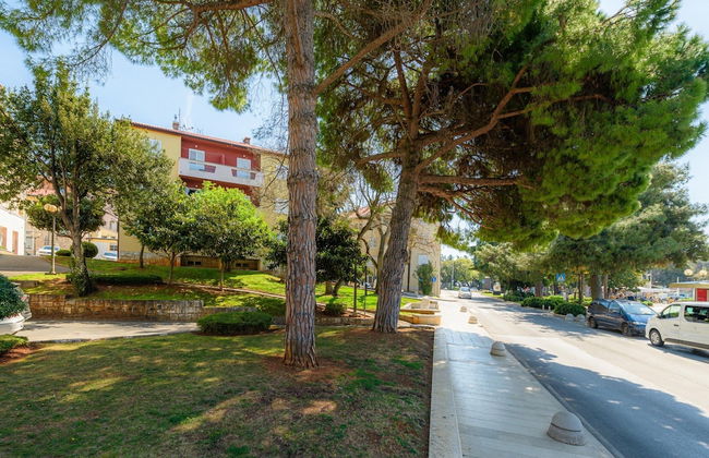 Pretty Apartment Near Golf Course - Photo 23