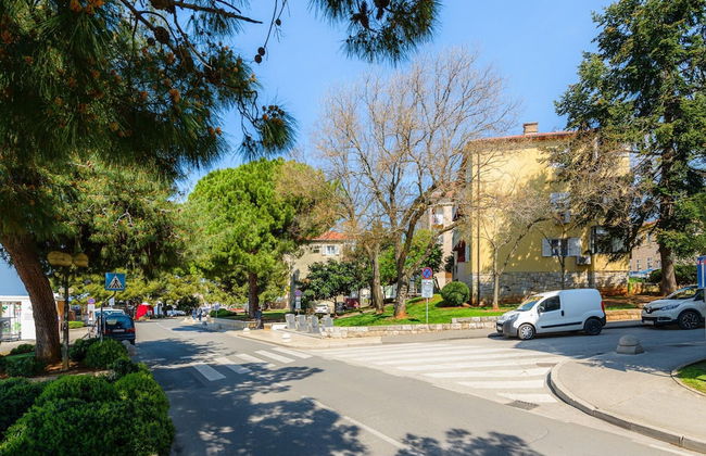 Pretty Apartment Near Golf Course - Photo 24