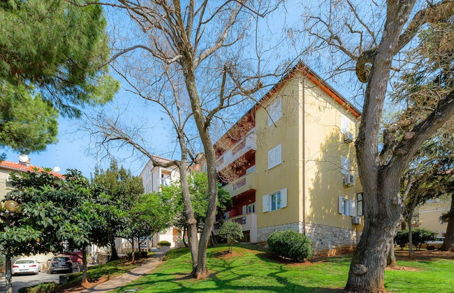 Pretty Apartment Near Golf Course - Photo 21