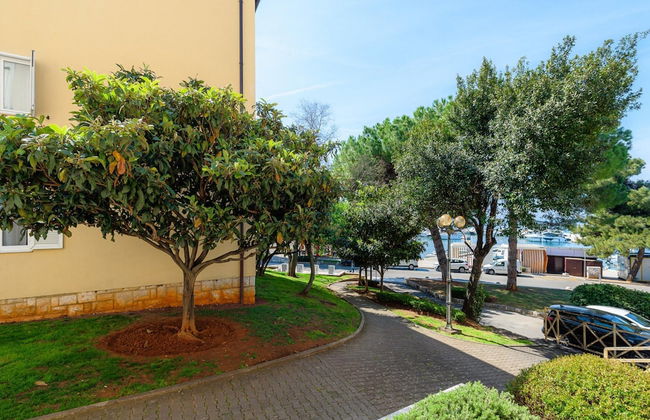 Pretty Apartment Near Golf Course - Photo 18