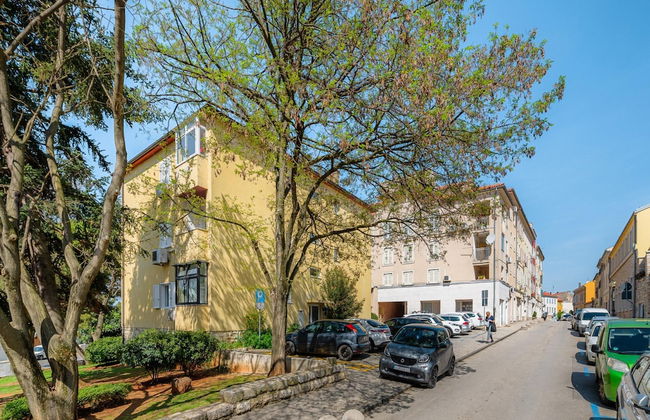 Pretty Apartment Near Golf Course - Photo 27