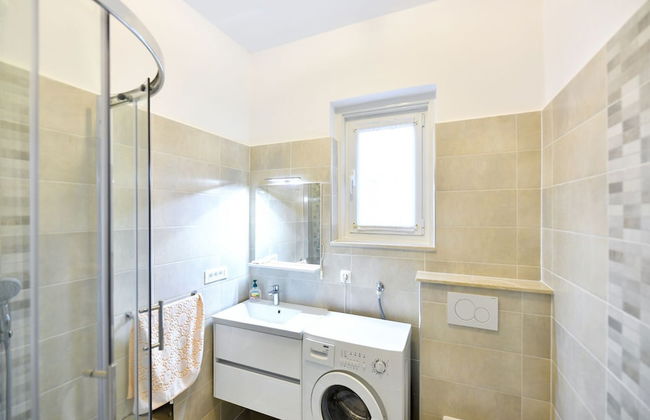 Pretty Apartment Near Golf Course - Photo 16