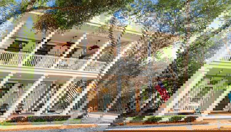 Foto 1 - Golf Cart + Close To Beach Club In Watercolor! 5 Bedroom Home by RedAwning
