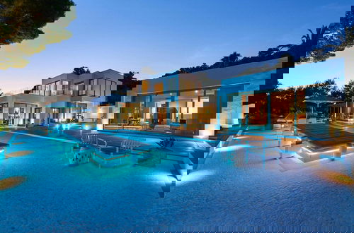 Photo 36 - Super Villa With Swimming Pool