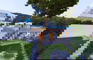 Foto 1 - Super Villa With Swimming Pool