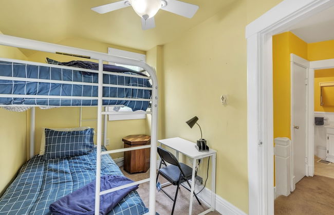 Unique Charmer: Outdoor Space & More Near Um 3 Bedroom Home by RedAwning - Photo 8