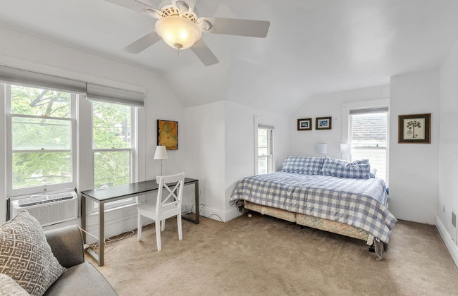 Unique Charmer: Outdoor Space & More Near Um 3 Bedroom Home by RedAwning - Photo 2