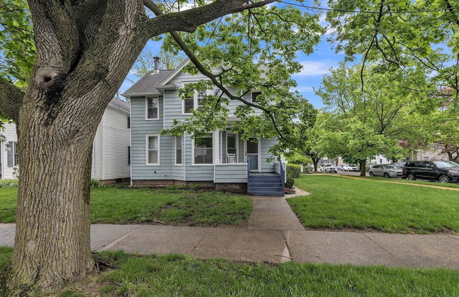 Unique Charmer: Outdoor Space & More Near Um 3 Bedroom Home by RedAwning - Photo 29