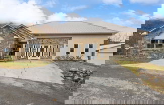 Foto 1 - Spectacular Home w Hot Tub Fireplace Jacuzzi