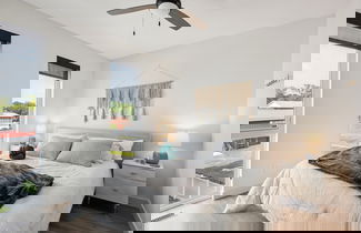 Foto 2 - New Modern Townhome With Rooftop Patio 2 Bedroom Townhouse by RedAwning