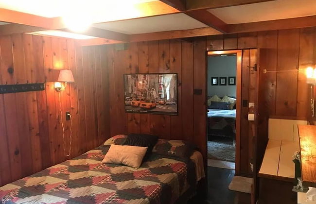 #5 - Times Square 2 Bedroom Cabin by RedAwning - Photo 2