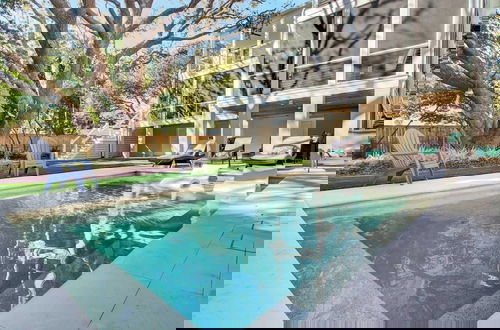 Foto 1 - Walk to the Beach + Private Pool, Rooftop Terrace, Balcony 3602 Cameron