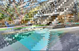 Foto 1 - Walk to the Beach + Private Pool, Rooftop Terrace, Balcony 3602 Cameron
