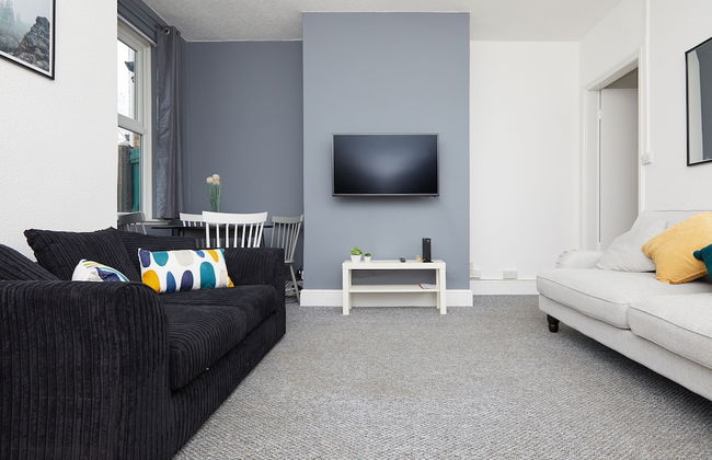 4 Bed Derby House - Long Stays- Parking - Photo 15