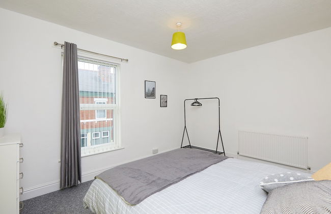 4 Bed Derby House - Long Stays- Parking - Photo 9