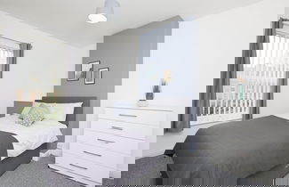 Photo 2 - 4 Bed Derby House - Long Stays- Parking
