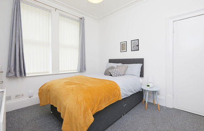 4 Bed Derby House - Long Stays- Parking - Photo 3