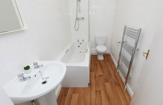 4 Bed Derby House - Long Stays- Parking - Photo 16