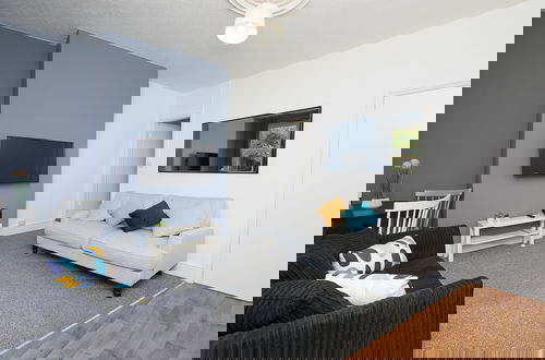 Photo 1 - 4 Bed Derby House - Long Stays- Parking