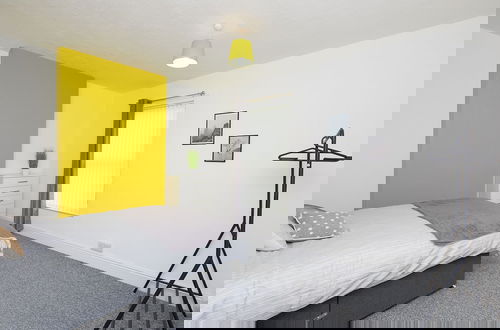 Photo 12 - 4 Bed Derby House - Long Stays- Parking