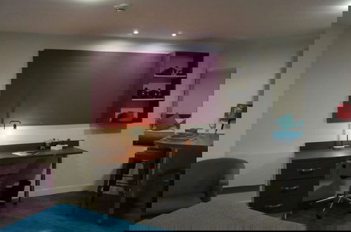 Foto 5 - Student Only Corner House