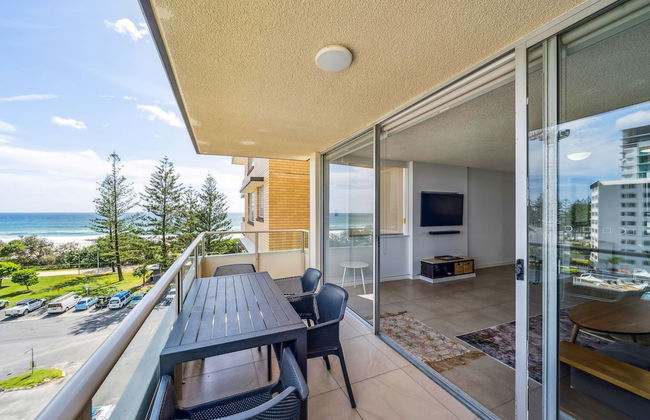 Holiday Haven on Burleigh Beach - Photo 11