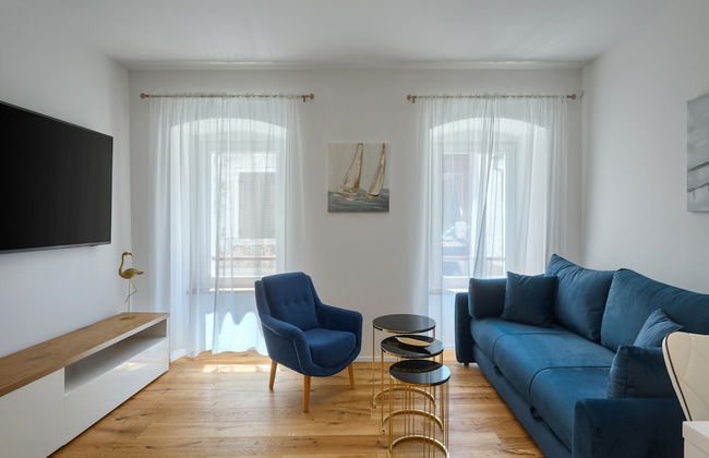 Modern Apartment With Open-air Parking - Photo 20