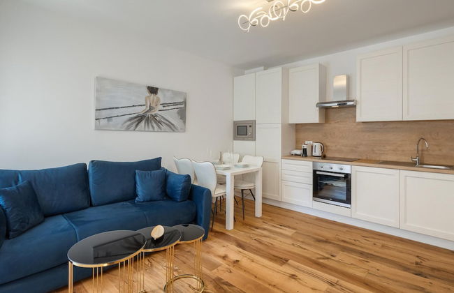 Modern Apartment With Open-air Parking - Photo 16