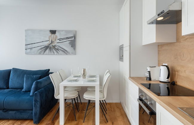 Modern Apartment With Open-air Parking - Photo 13