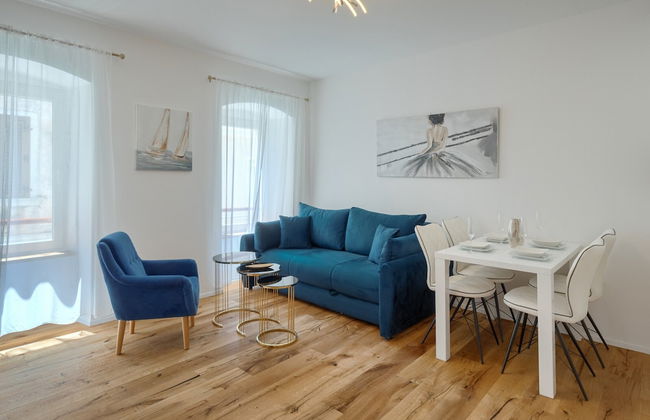 Modern Apartment With Open-air Parking - Photo 1