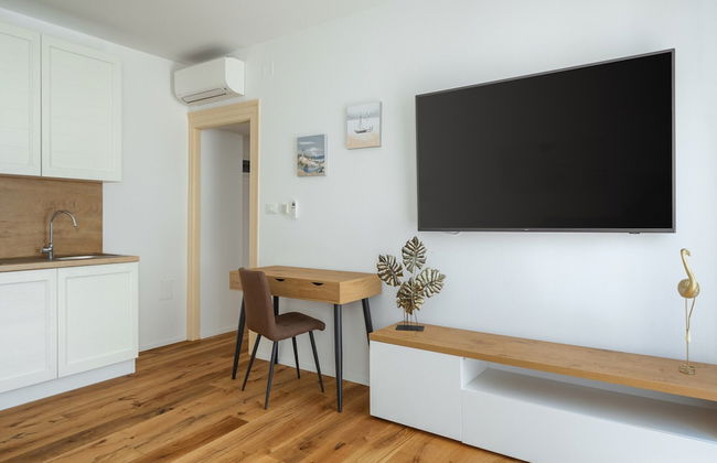 Modern Apartment With Open-air Parking - Photo 22