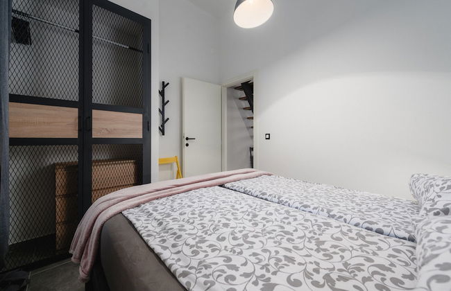 Apartment With View - Photo 2
