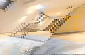 Foto 2 - Lavish Apartment With Sauna