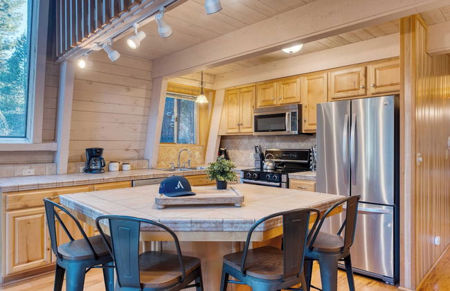 Lundy Bearden Serene Tahoe Retreat With Deck, Fireplace, and Forest Views - Foto 16