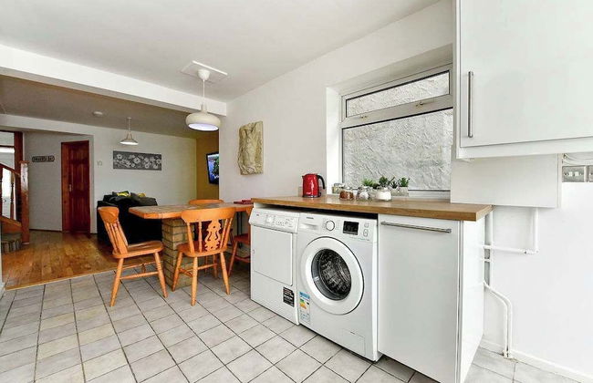 Host Stay Oxford Street House - Photo 8