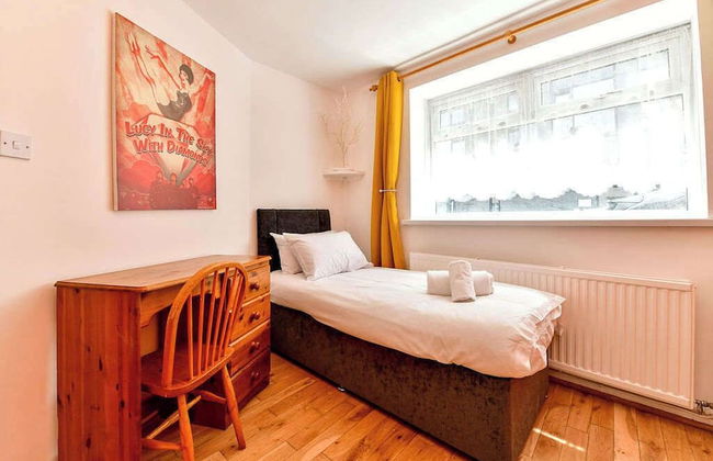 Host Stay Oxford Street House - Photo 21