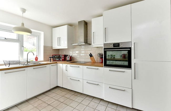 Host Stay Oxford Street House - Photo 1